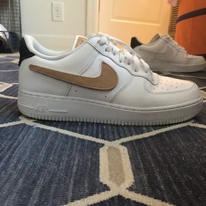 Air Force 1 removable swoosh pack